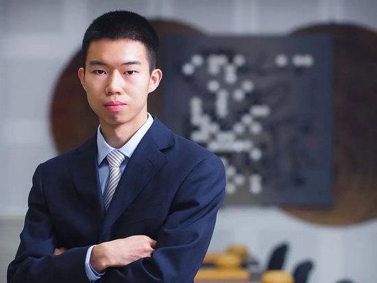 娇妻玩4p被三男人伺候更新时间